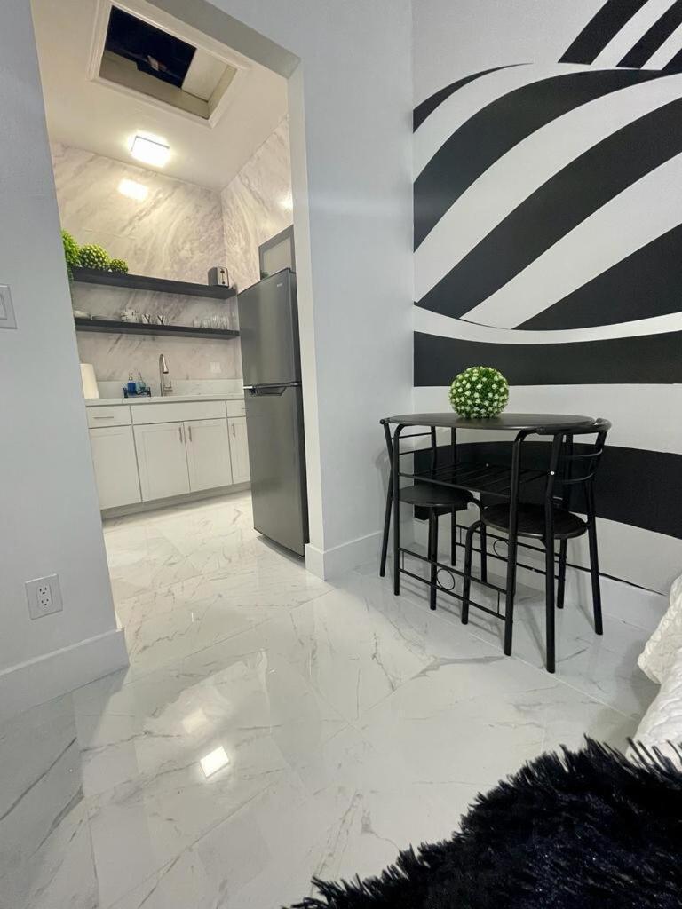 וסט פאלם ביץ' Cozy Studio, Prime Location, Remodeled, 1 Parking מראה חיצוני תמונה