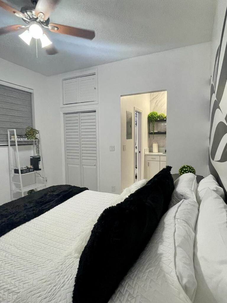 וסט פאלם ביץ' Cozy Studio, Prime Location, Remodeled, 1 Parking מראה חיצוני תמונה